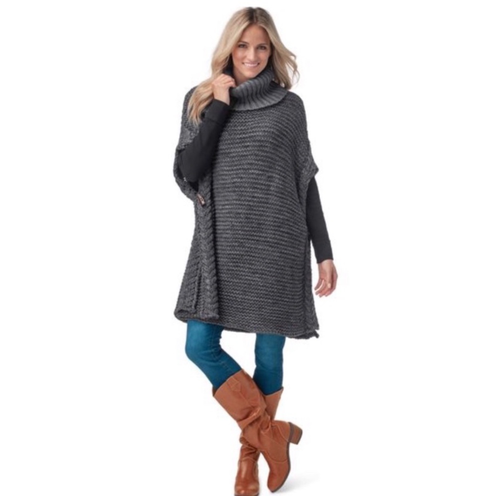 Legendary Whitetails Smoky Mountain Poncho (NWOT)
